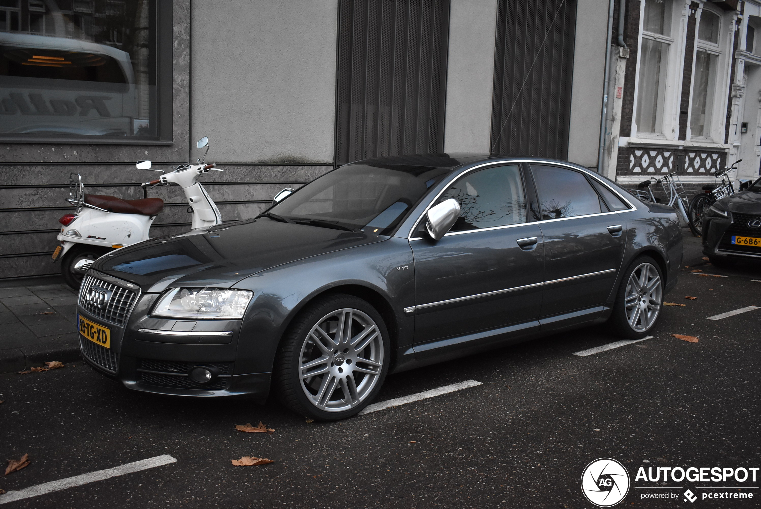 Audi S8 D3