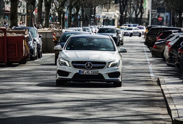 Mercedes-Benz CLA 45 AMG C117