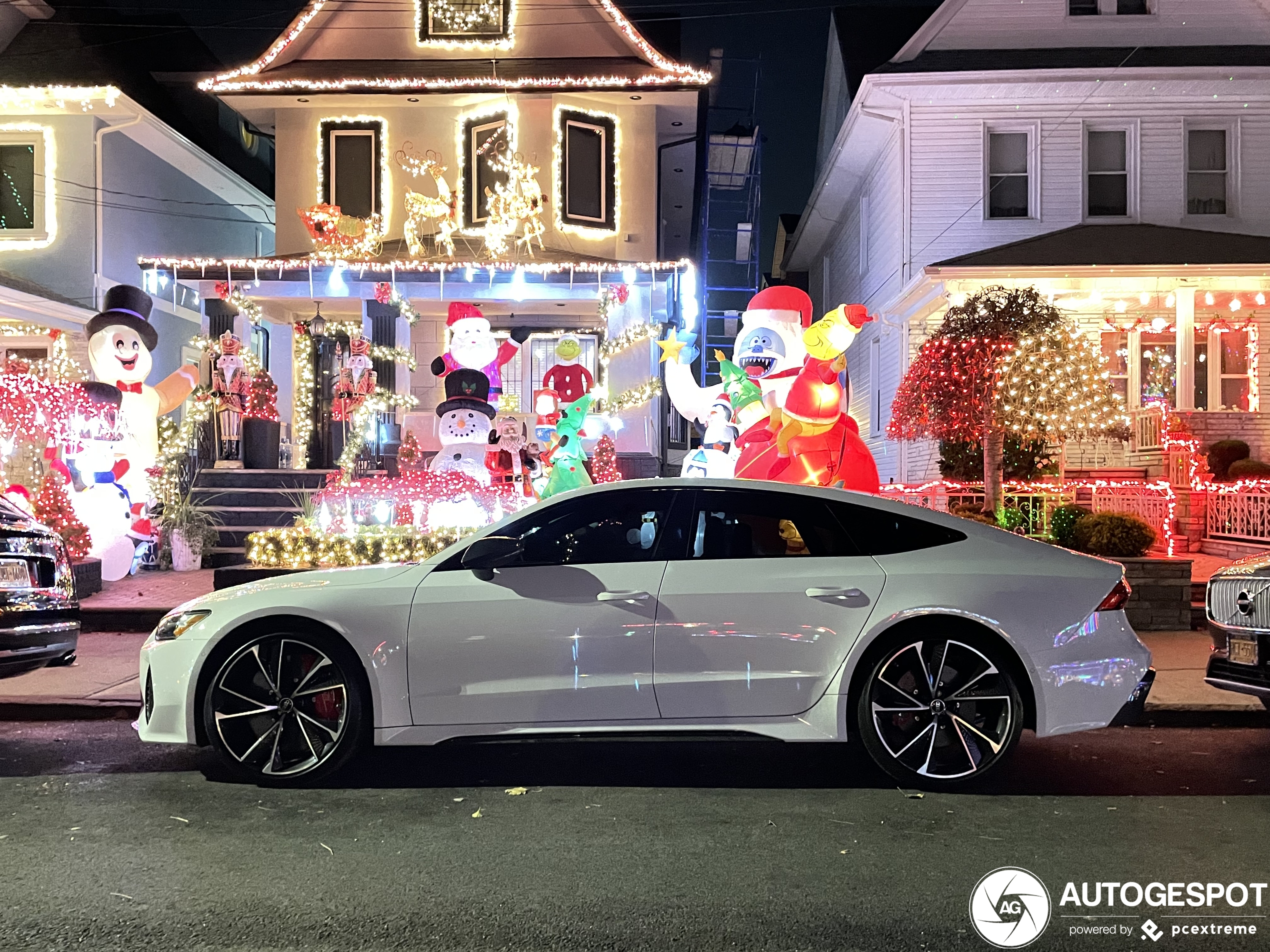 Kom in de kerststemming met deze Audi RS7 spot