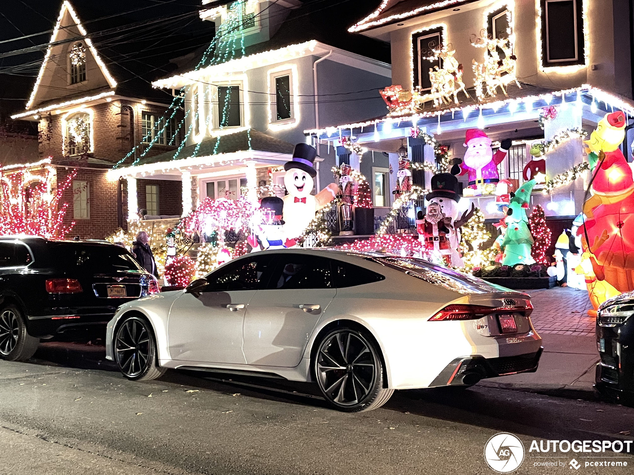 Kom in de kerststemming met deze Audi RS7 spot