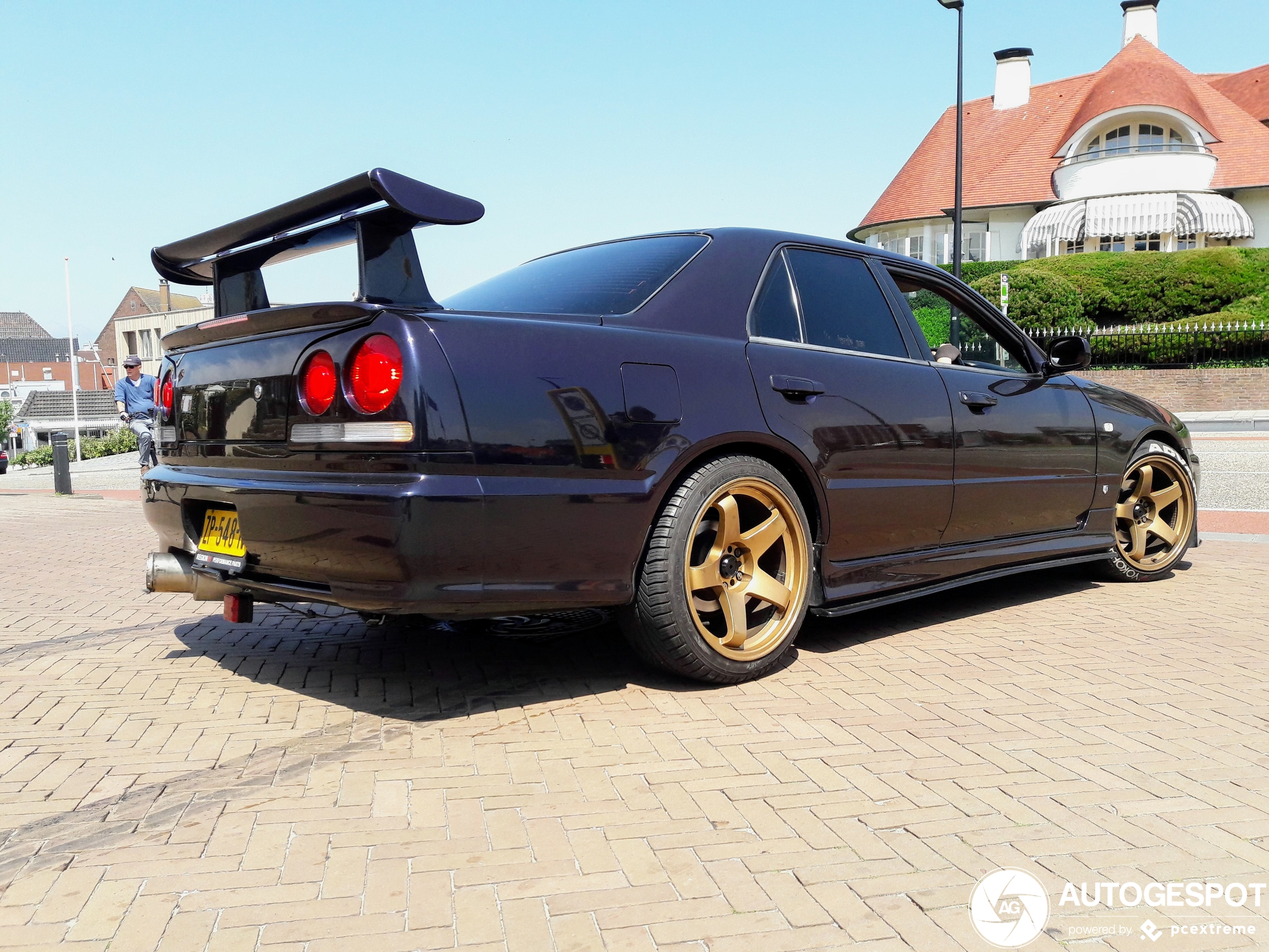 Nissan Skyline R34 Sedan