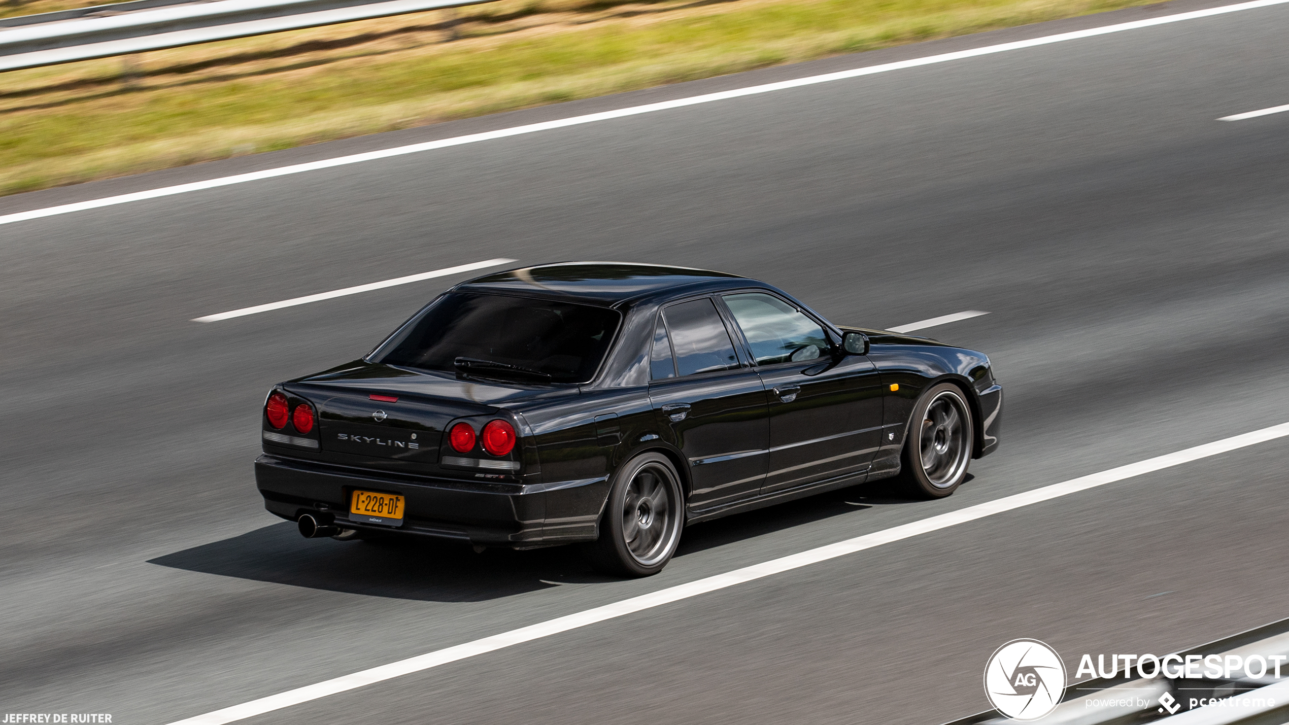 Nissan Skyline R34 Sedan