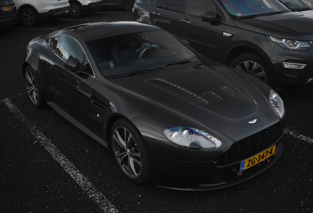 Aston Martin V12 Vantage