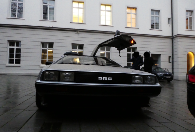 DeLorean DMC-12