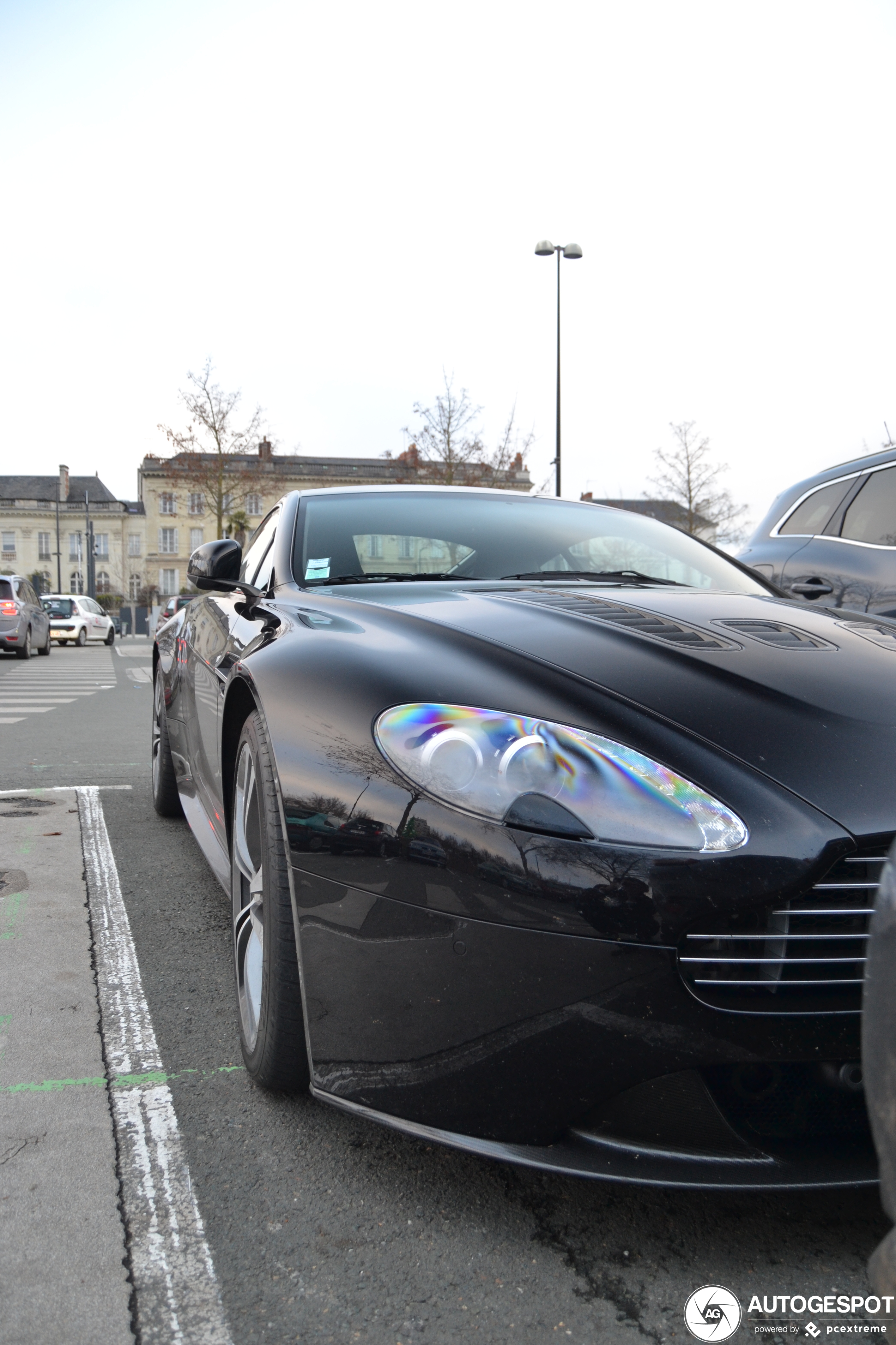 Aston Martin V12 Vantage