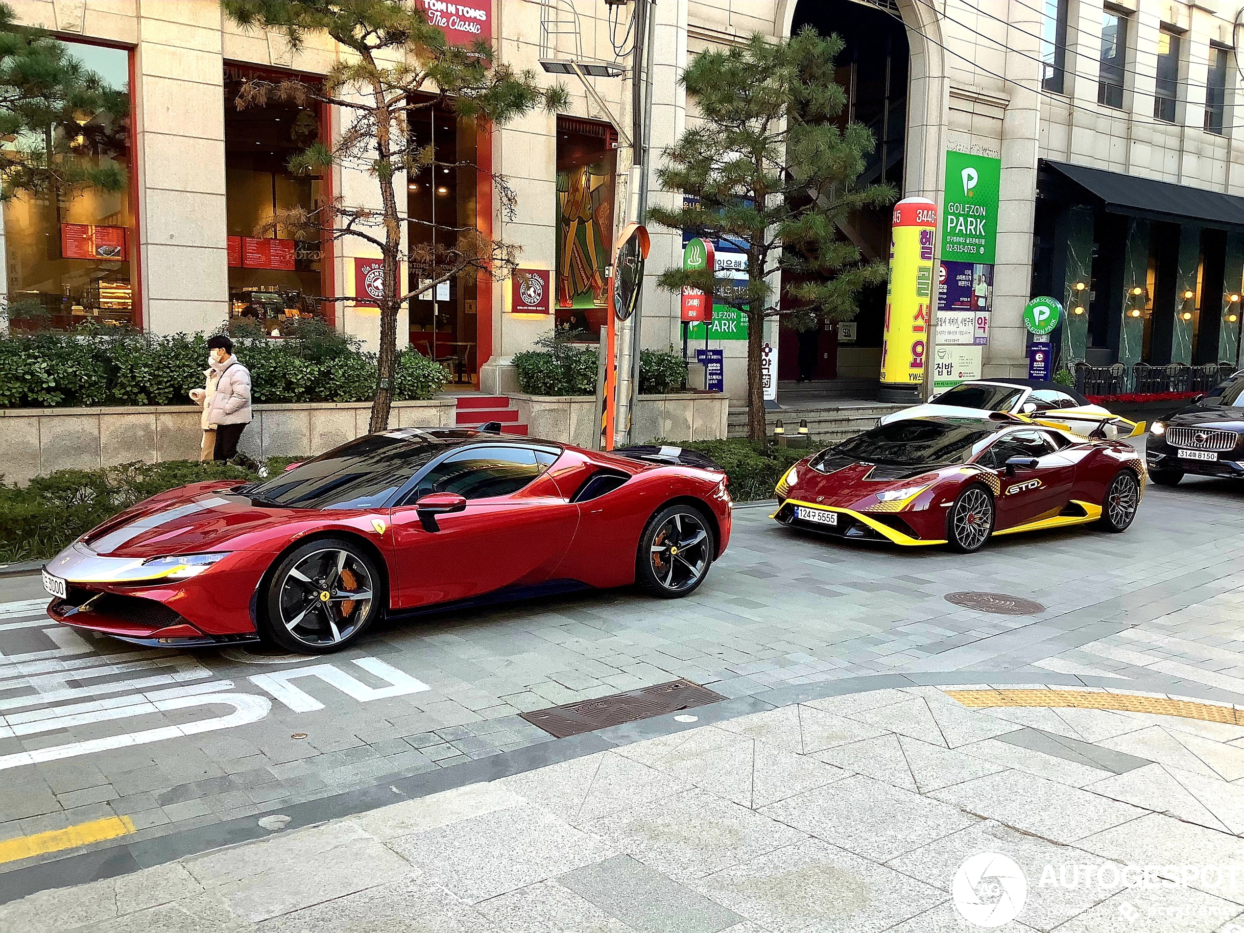 Kies maar: Ferrari SF90 of Huracán STO?