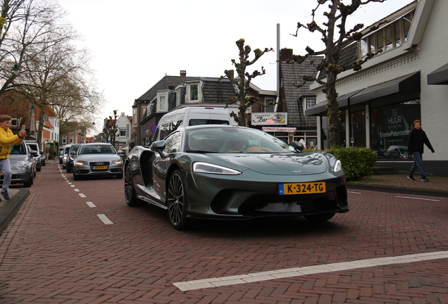 McLaren GT