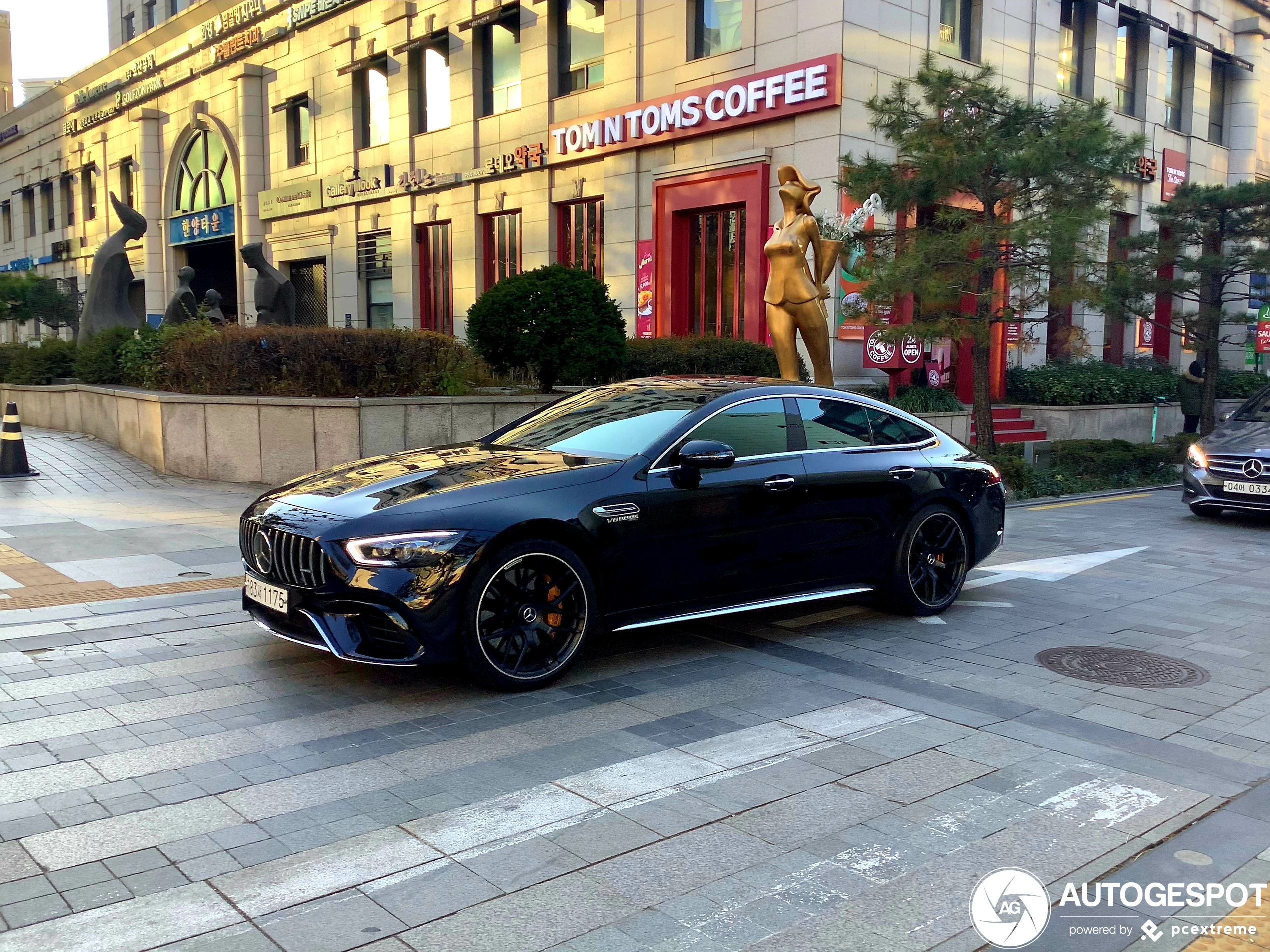 Mercedes-AMG GT 63 S X290