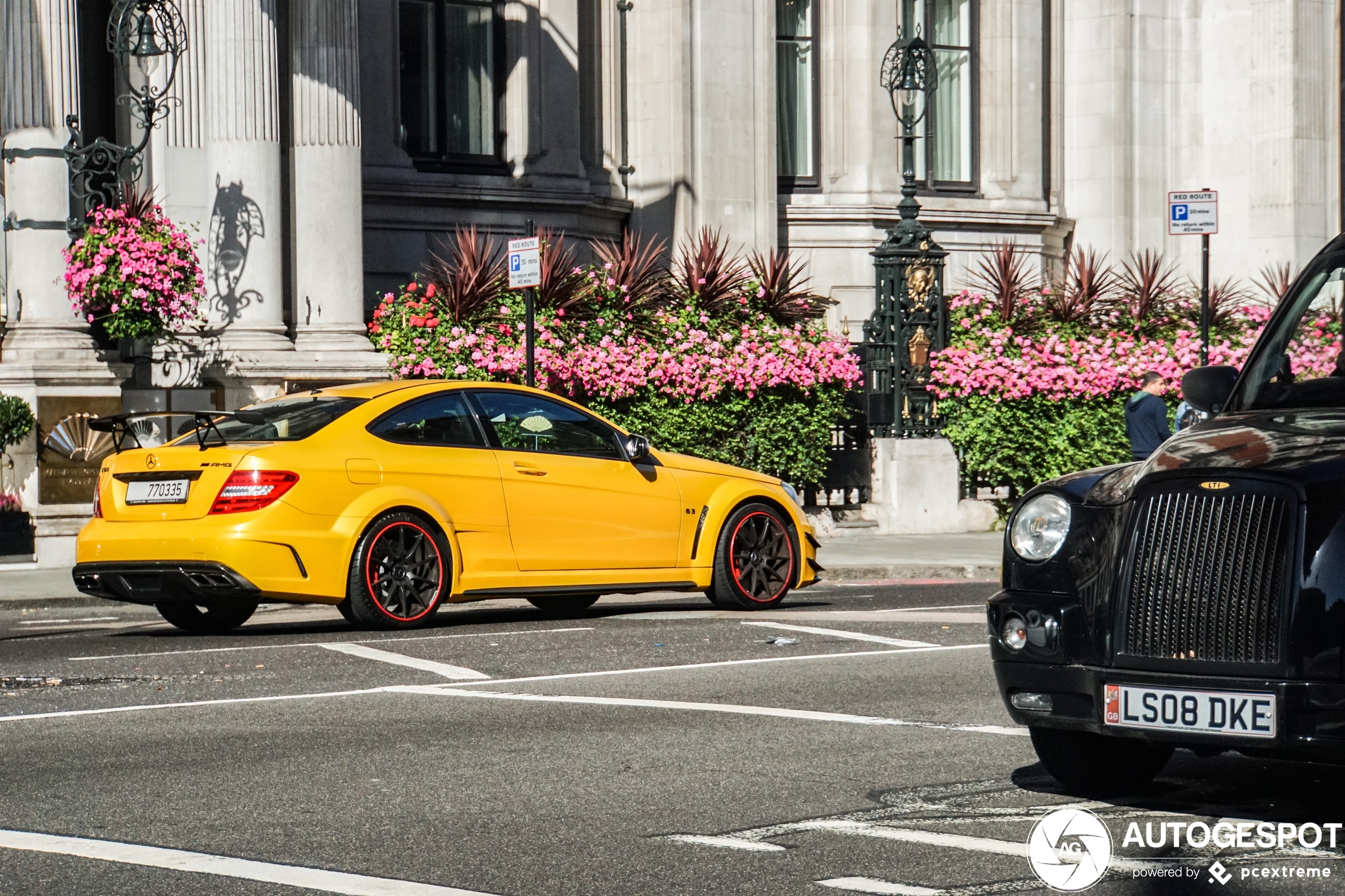 Gele C63 Black Series valt op in London