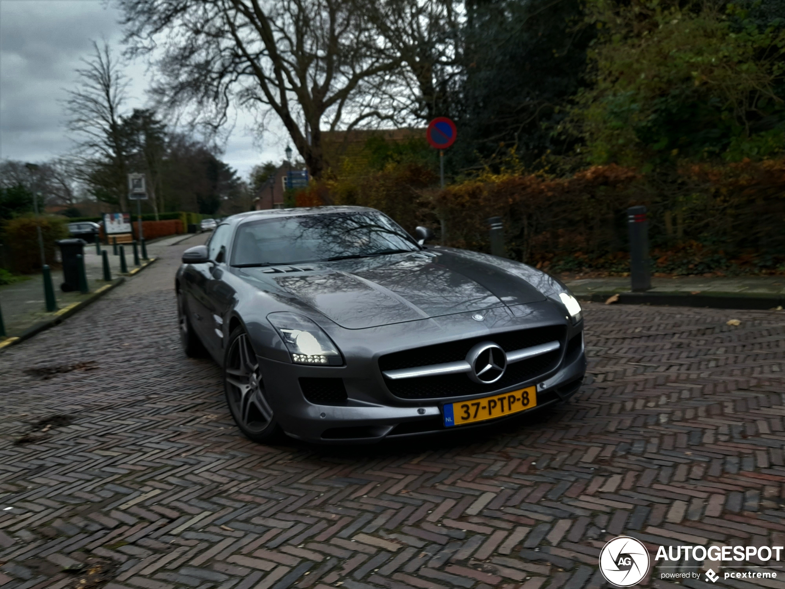 Mercedes-Benz SLS AMG