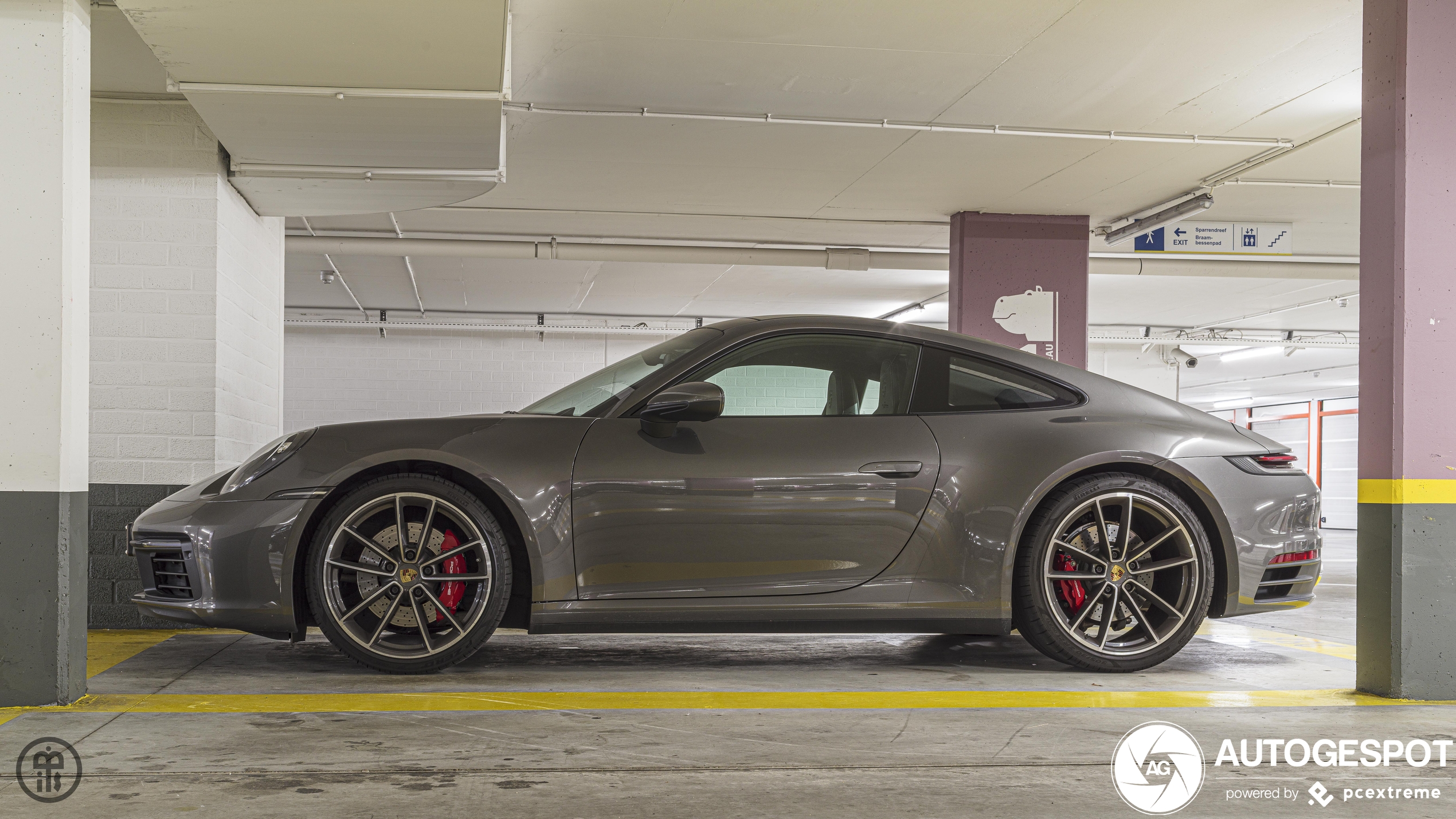 Porsche 992 Carrera 4S