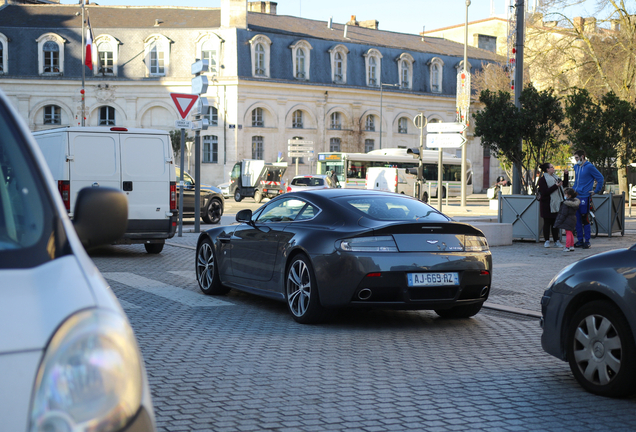 Aston Martin V12 Vantage