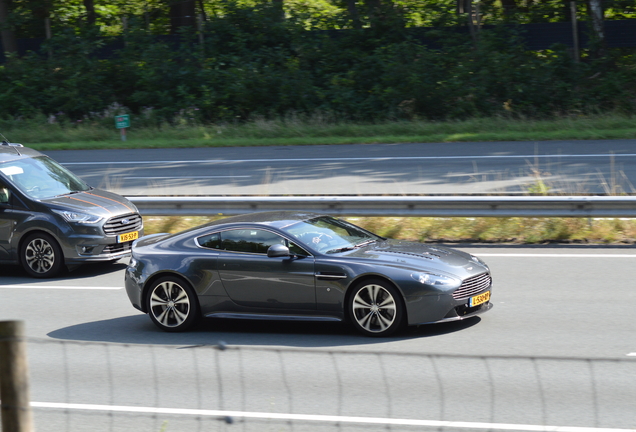 Aston Martin V12 Vantage