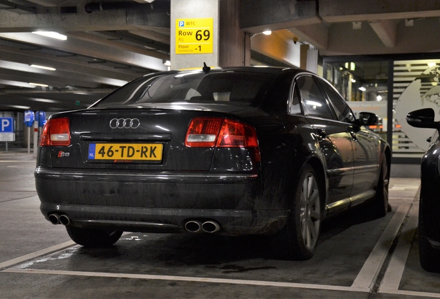 Audi S8 D3