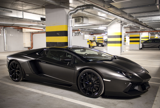 Lamborghini Aventador LP700-4 Roadster