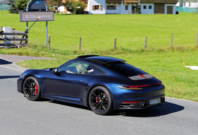 Porsche 992 Carrera 4S