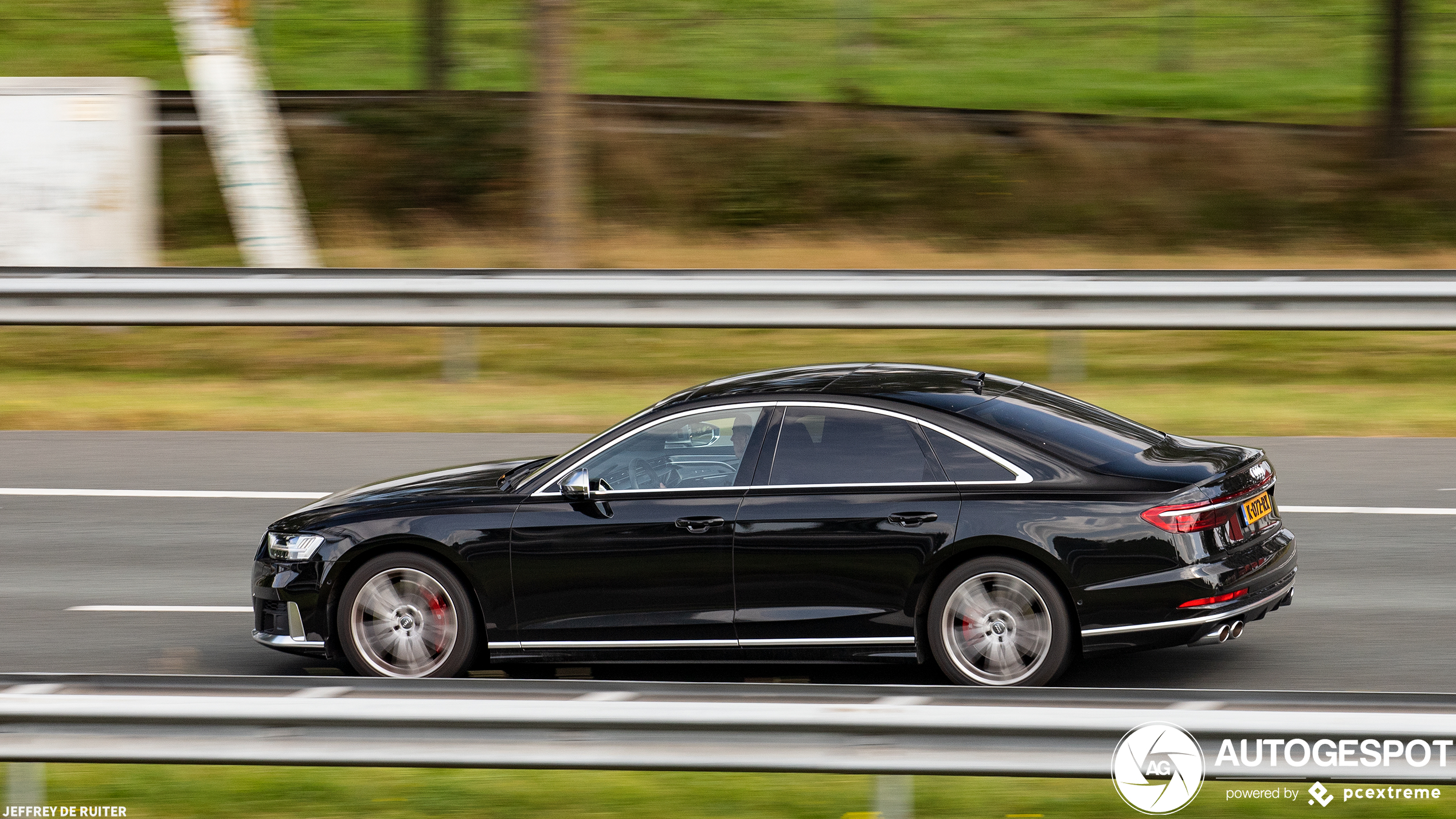 Audi S8 D5