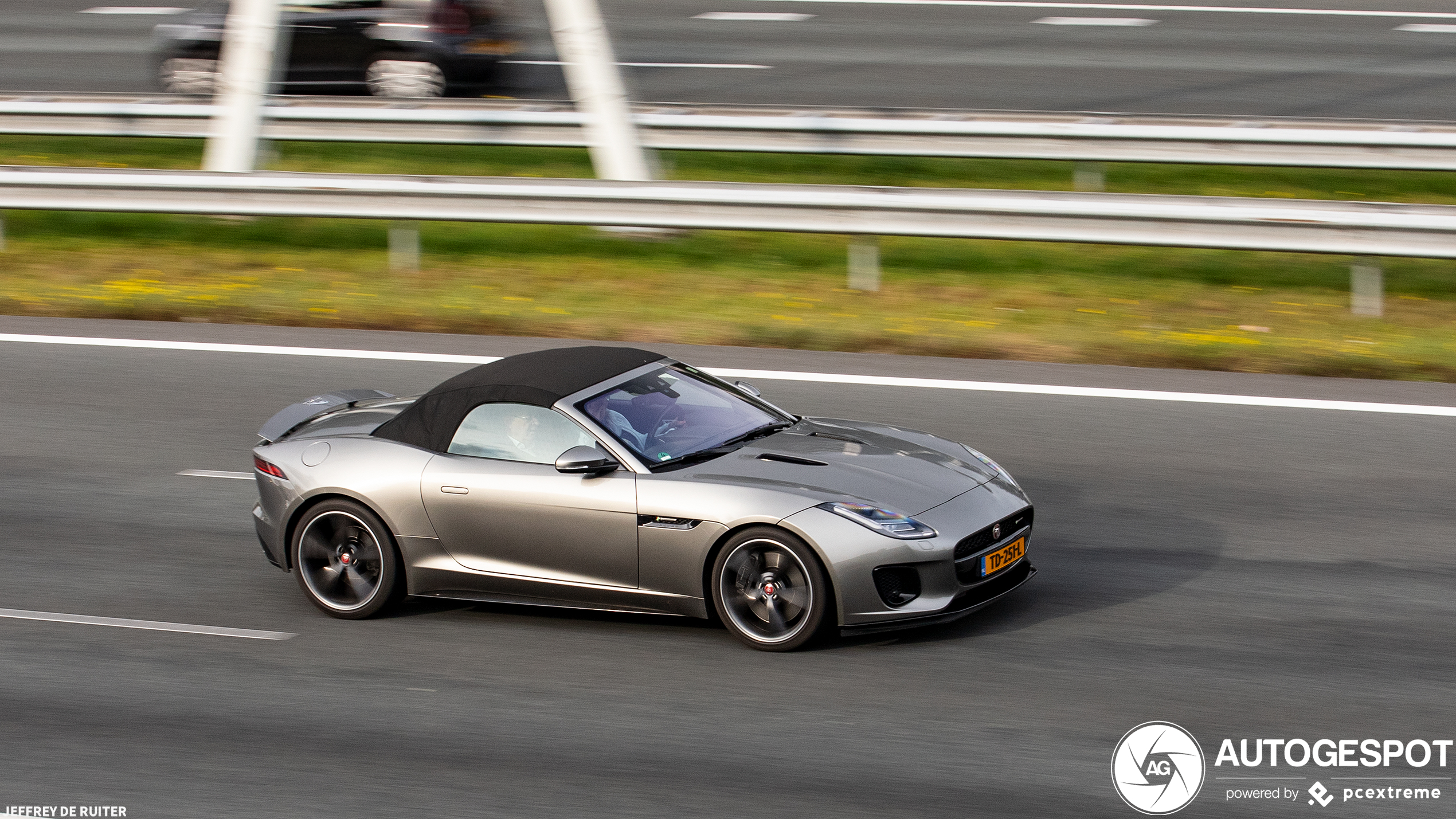 Jaguar F-TYPE P380 Convertible