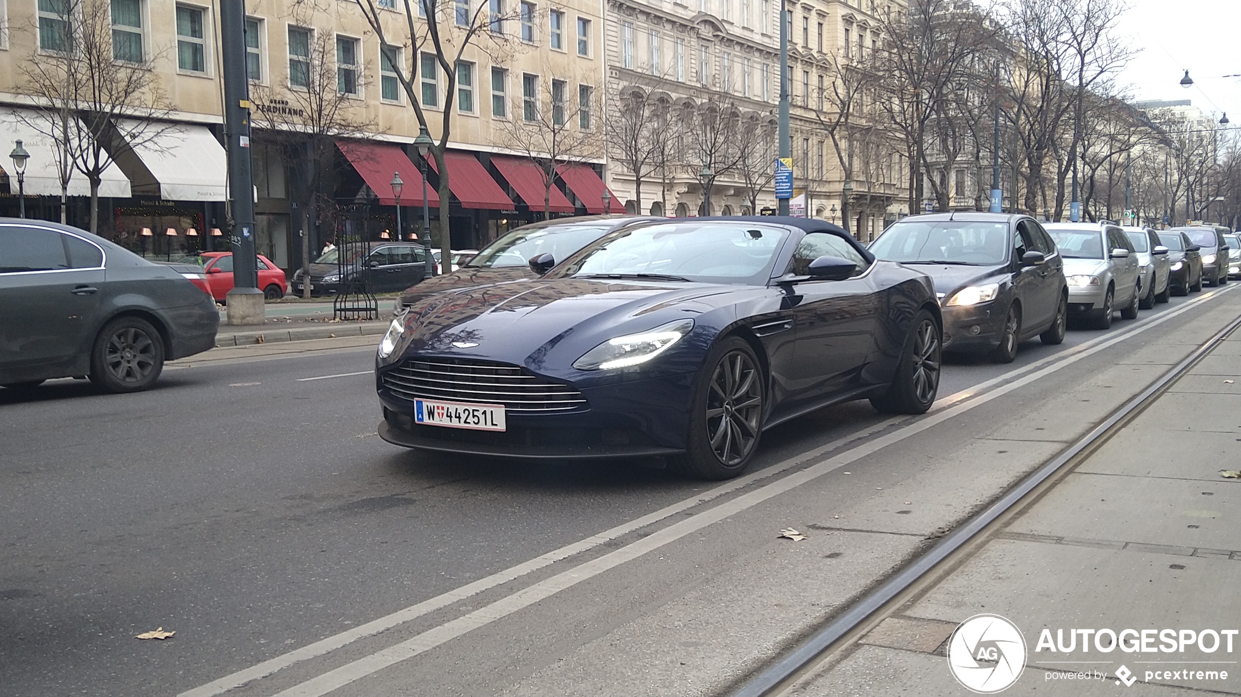 Aston Martin DB11 V8 Volante