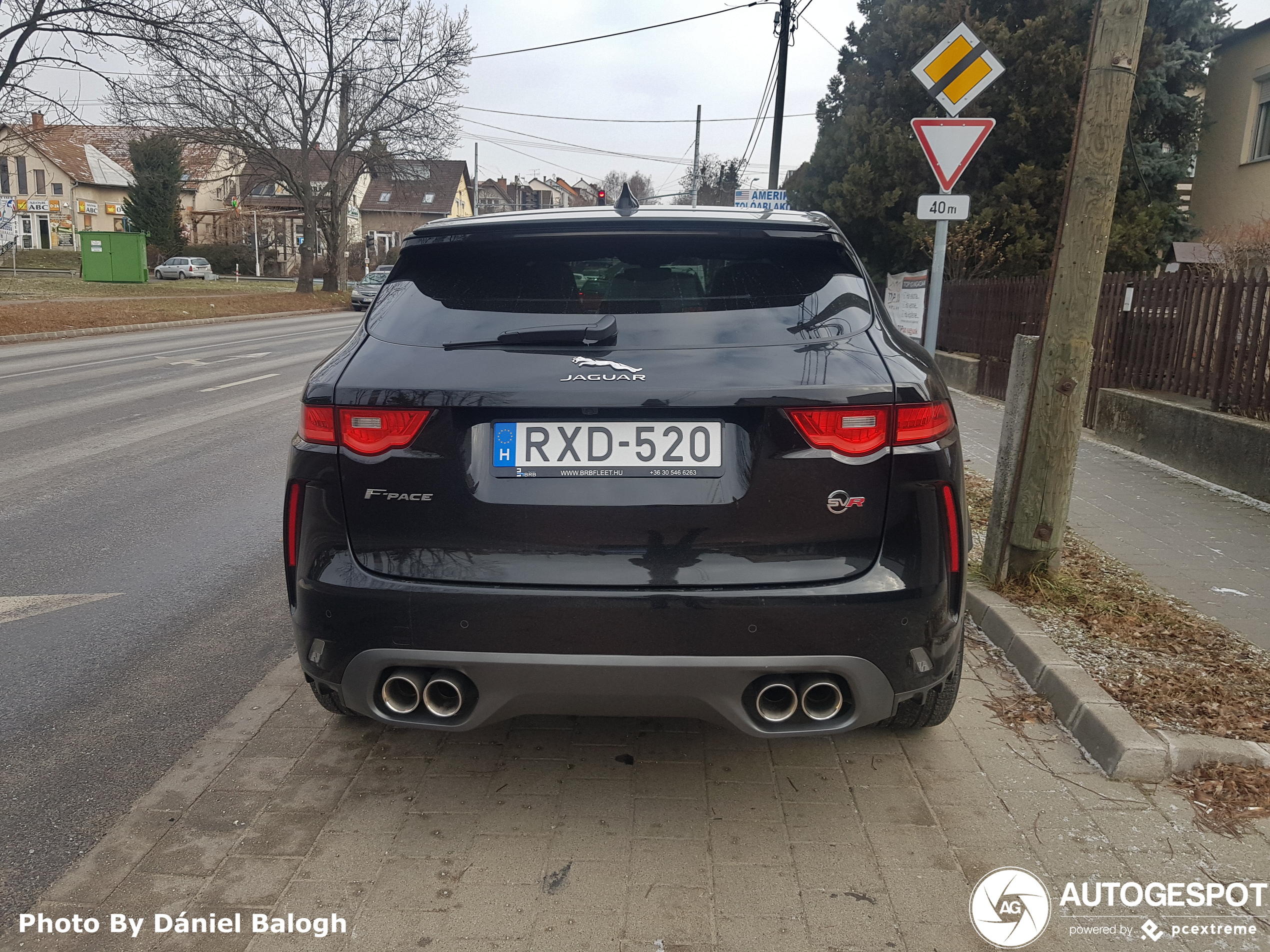 Jaguar F-PACE SVR