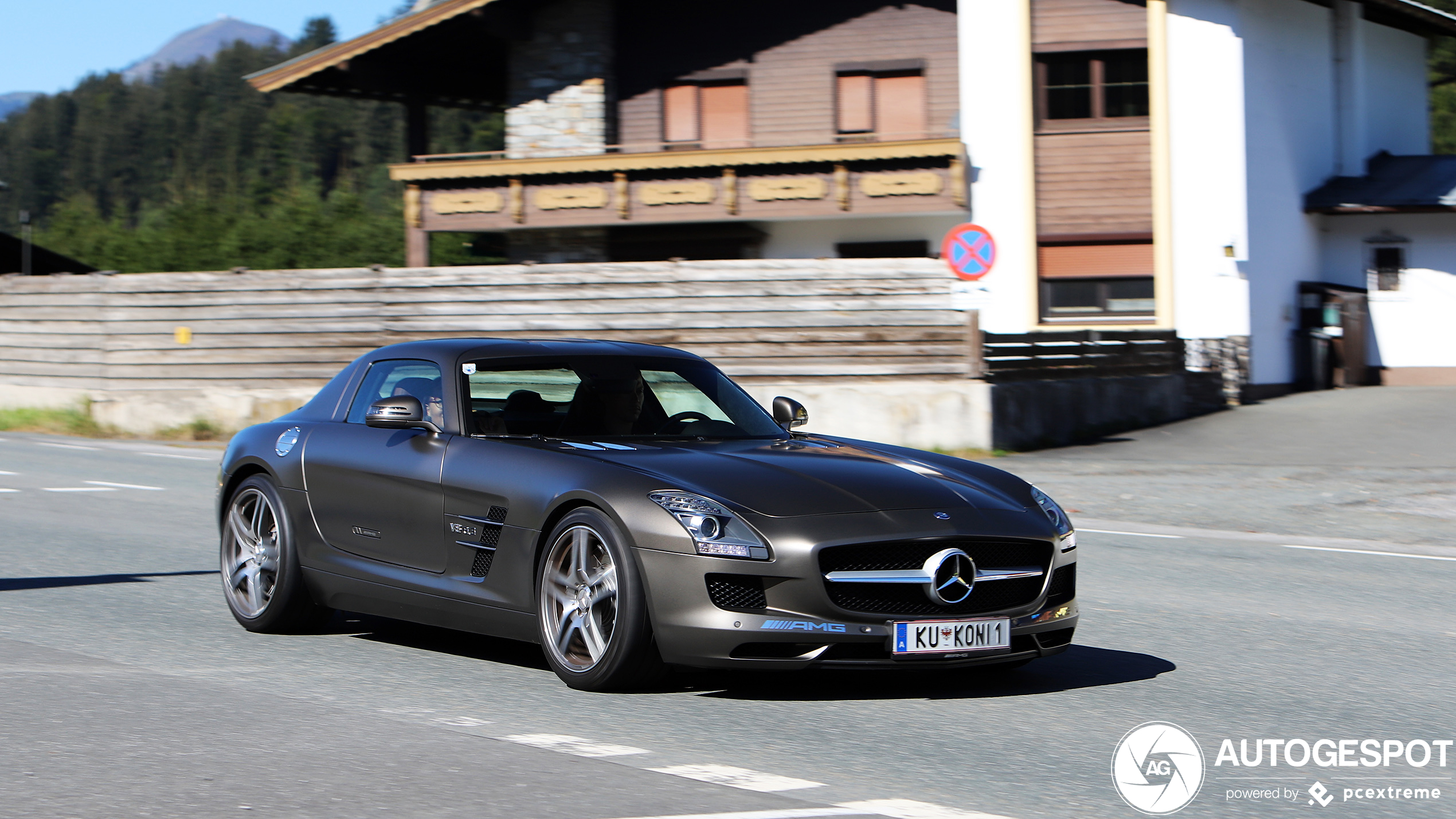 Mercedes-Benz SLS AMG