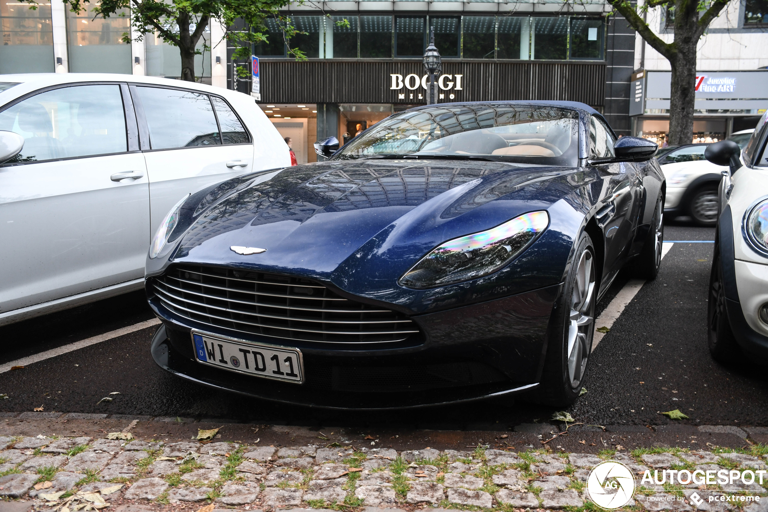 Aston Martin DB11 V8 Volante