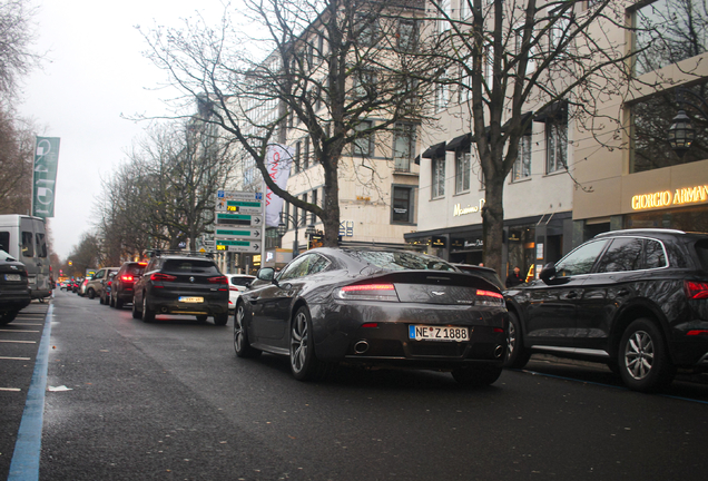 Aston Martin V12 Vantage