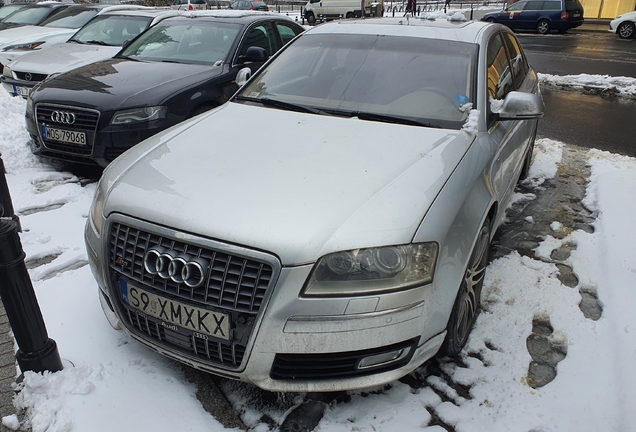 Audi S8 D3