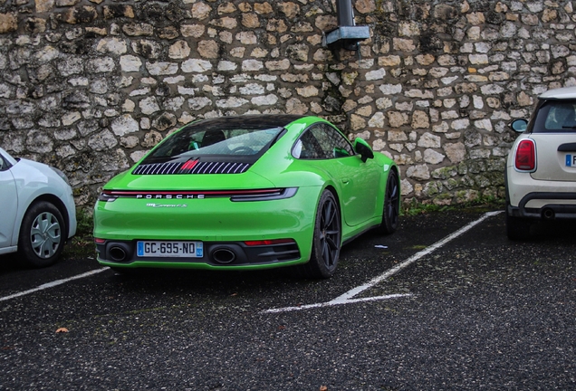 Porsche 992 Carrera 4S