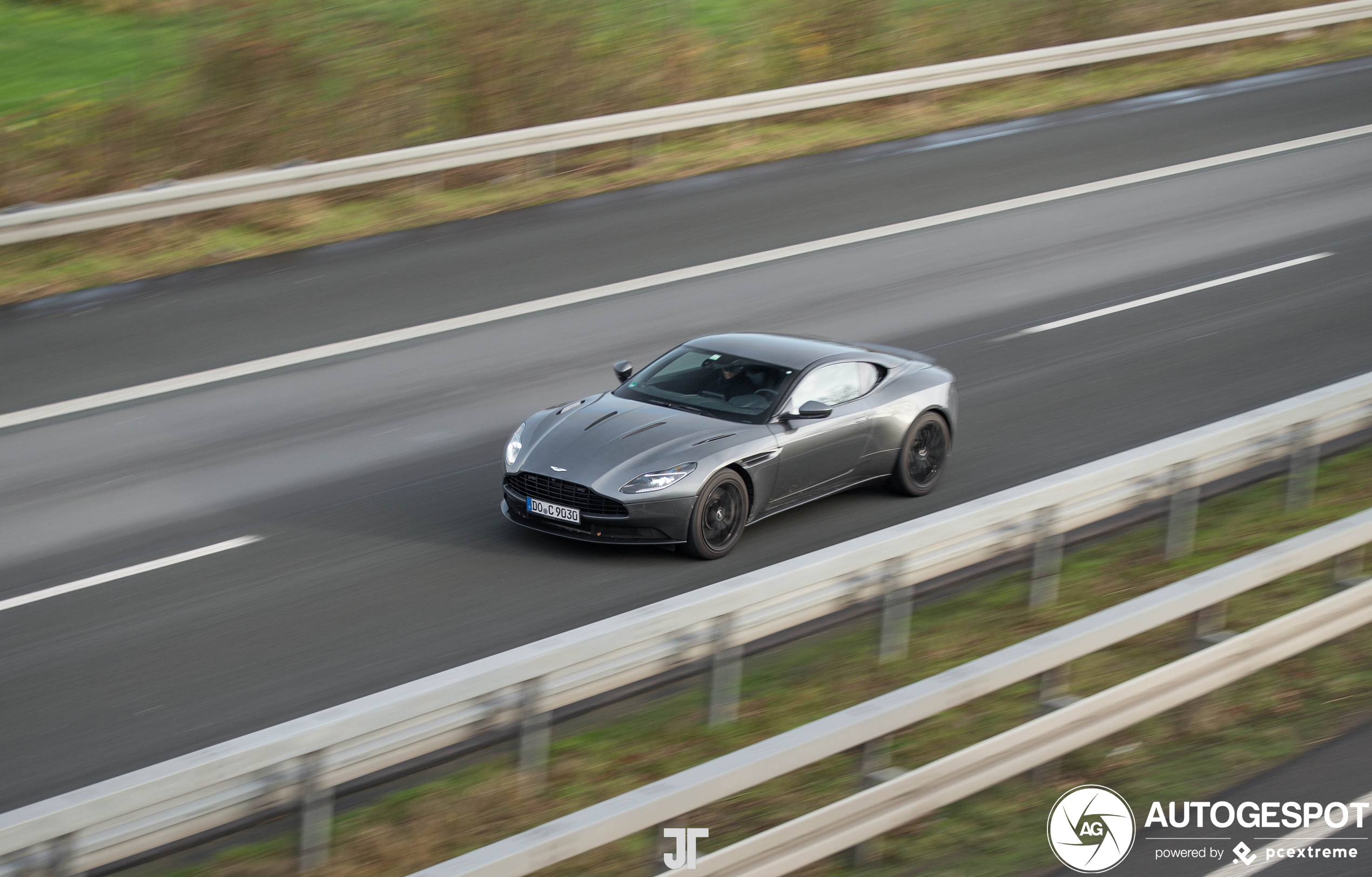 Aston Martin DB11 AMR