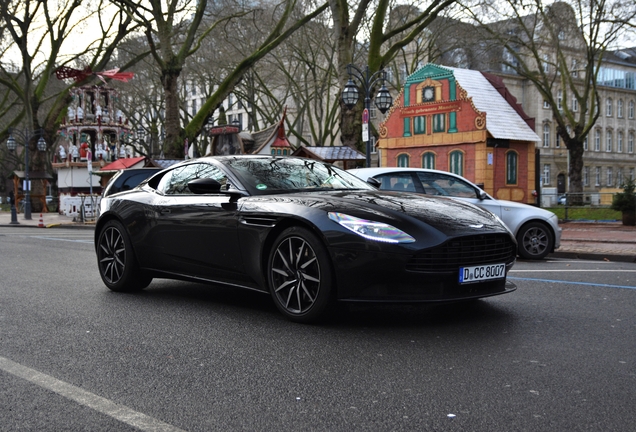 Aston Martin DB11 V8