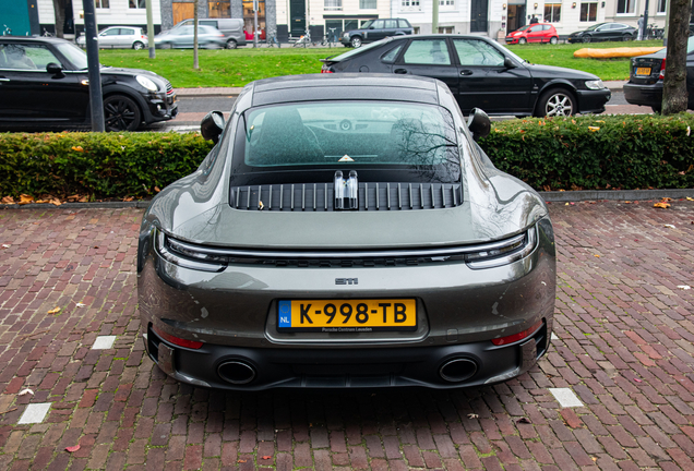 Porsche 992 Carrera 4S