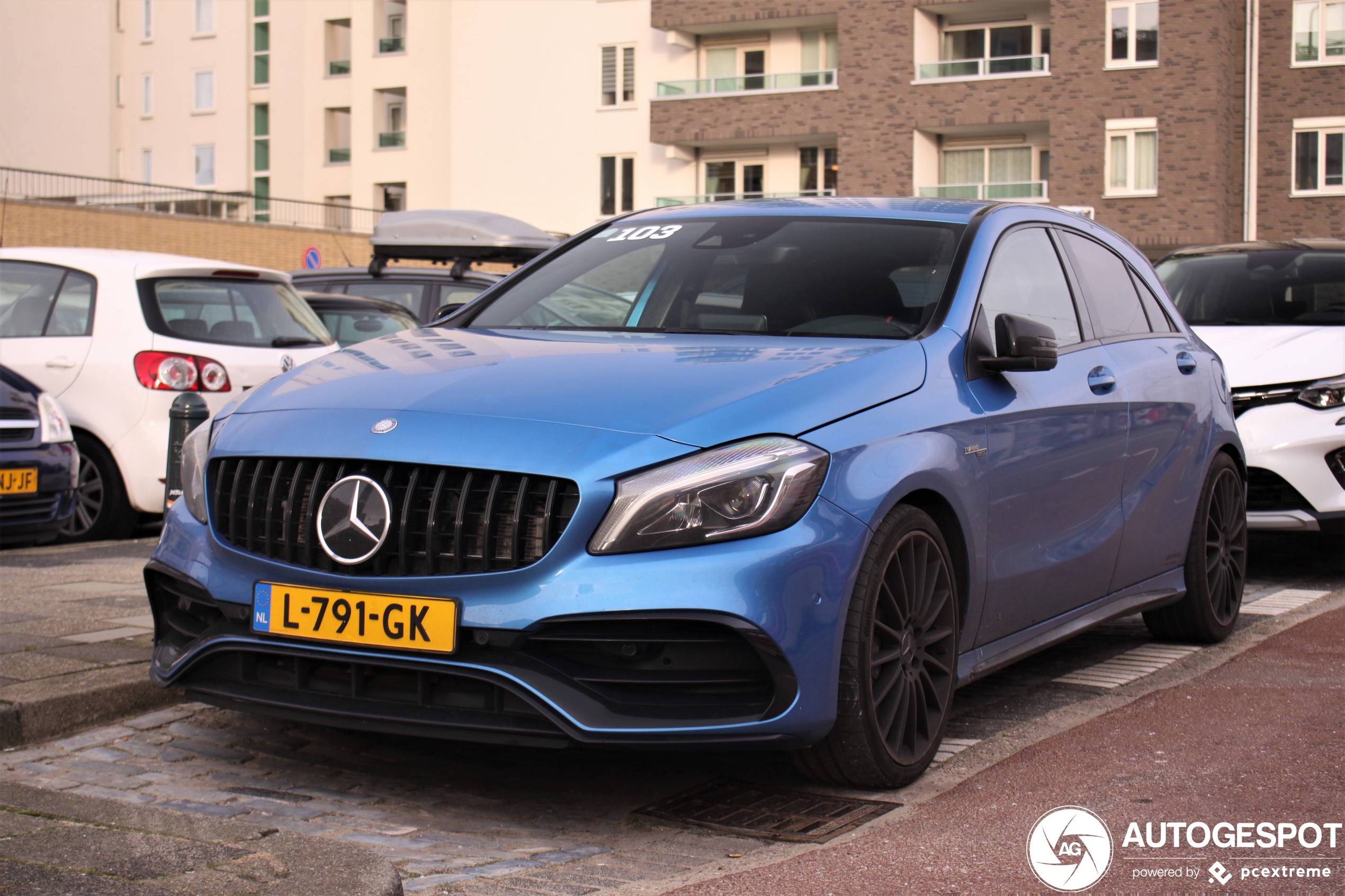 Mercedes-AMG A 45 W176 2015