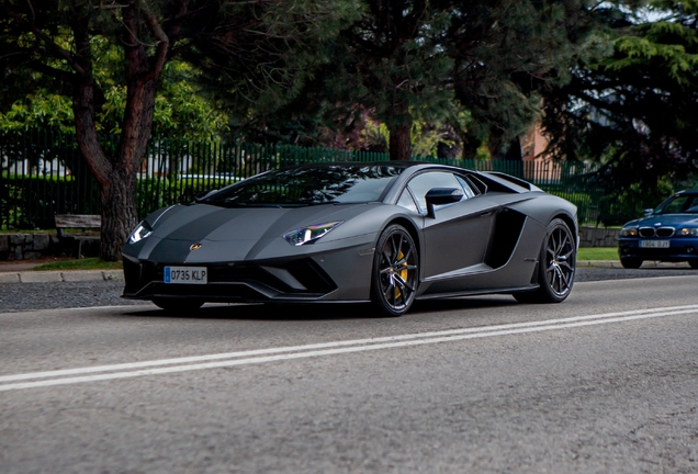 Lamborghini Aventador S LP740-4