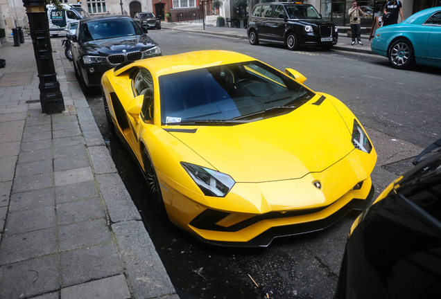 Lamborghini Aventador S LP740-4