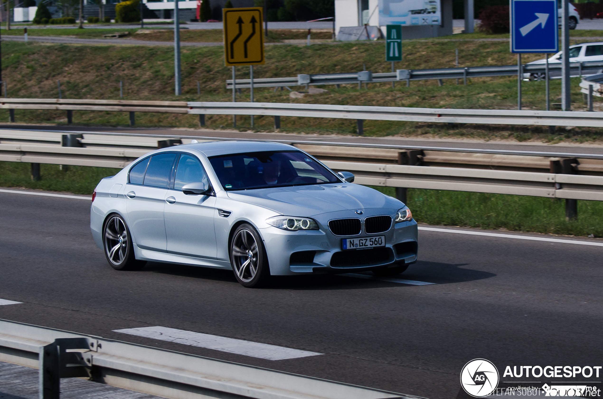 BMW M5 F10 2011