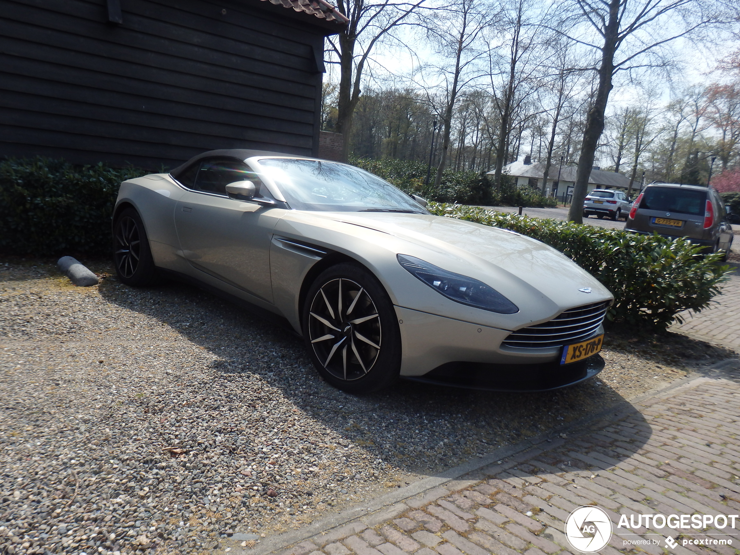 Aston Martin DB11 V8 Volante