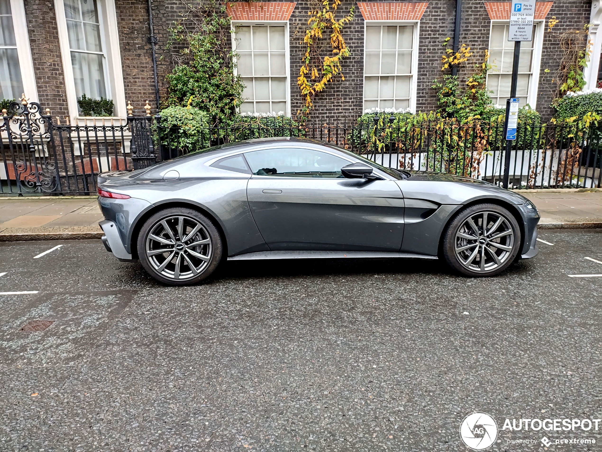 Aston Martin V8 Vantage 2018