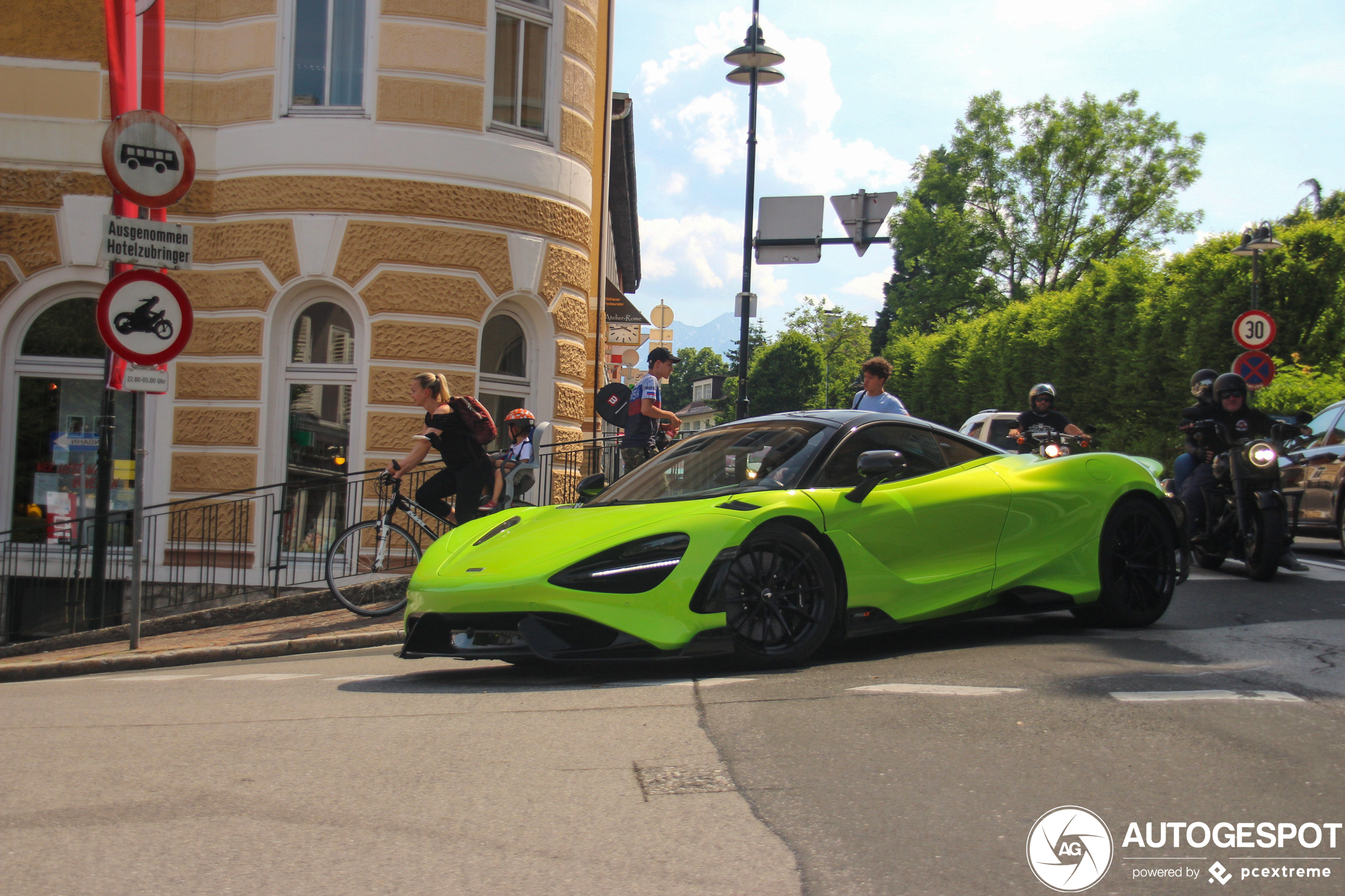 McLaren 765LT