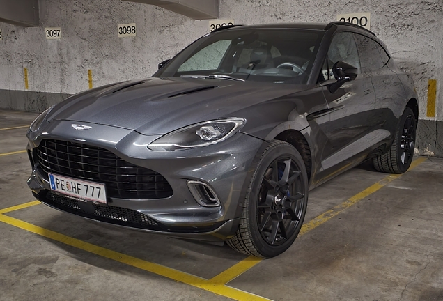 Aston Martin DBX