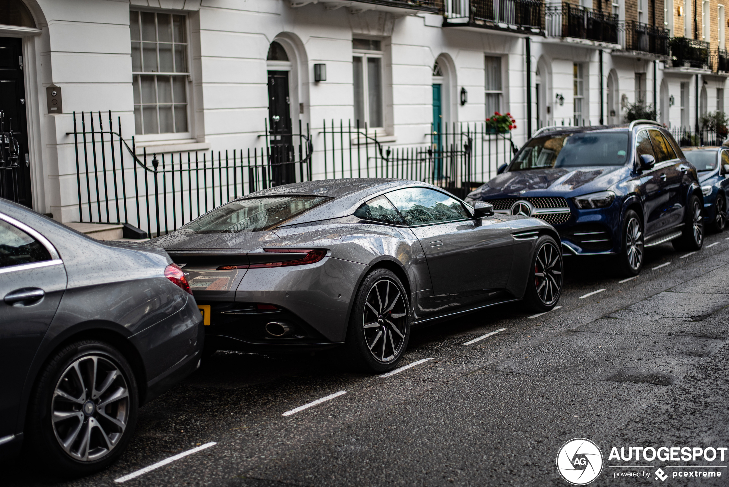 Aston Martin DB11 V8