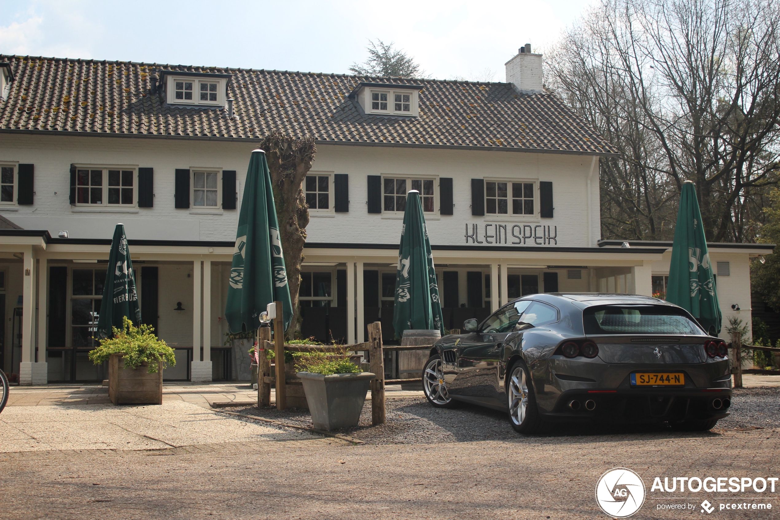 Ferrari GTC4Lusso T