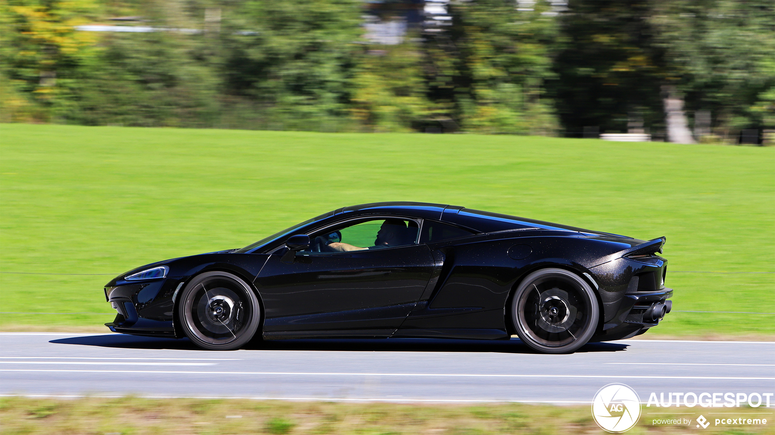 McLaren GT