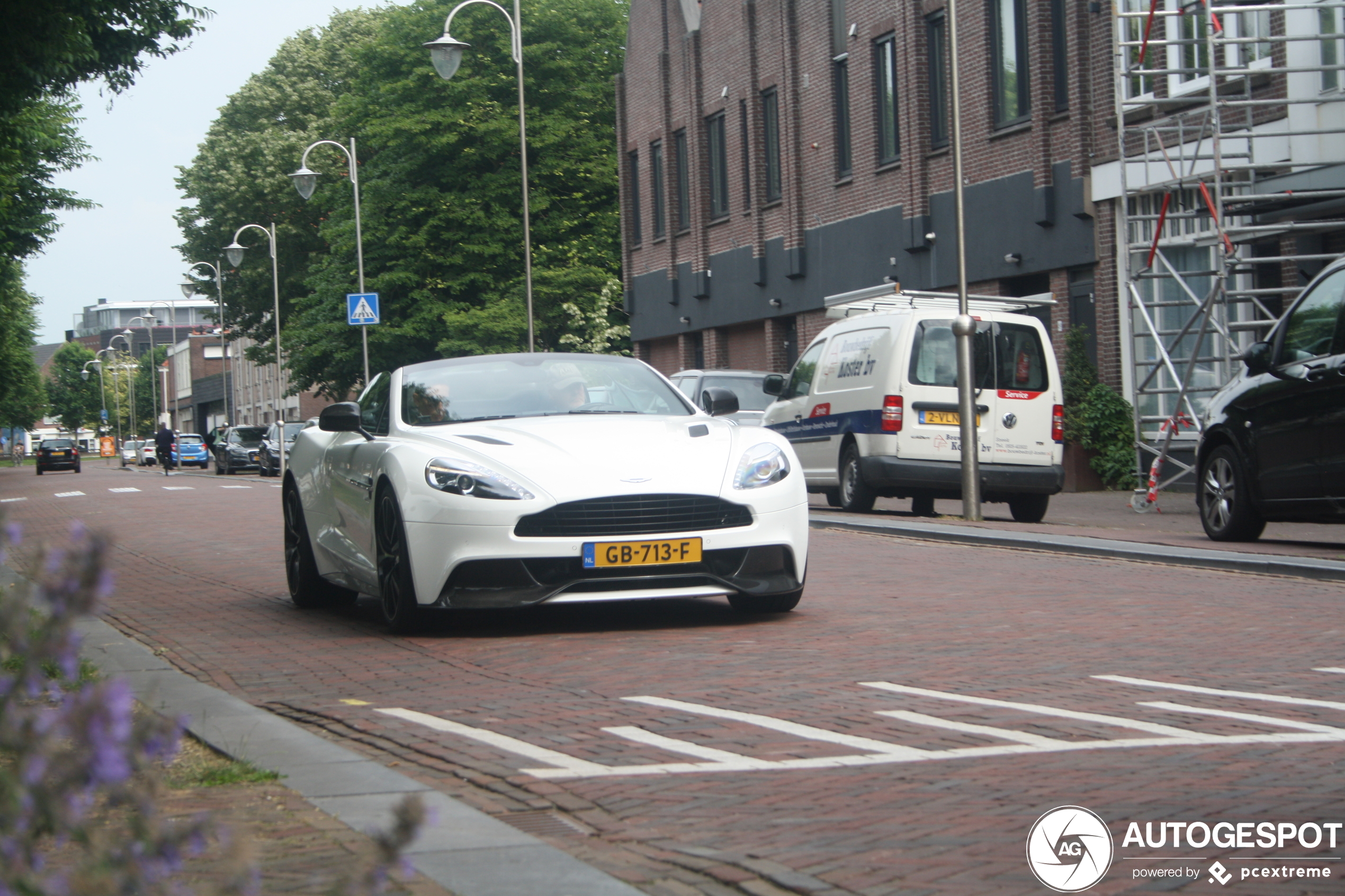 Aston Martin Vanquish Volante