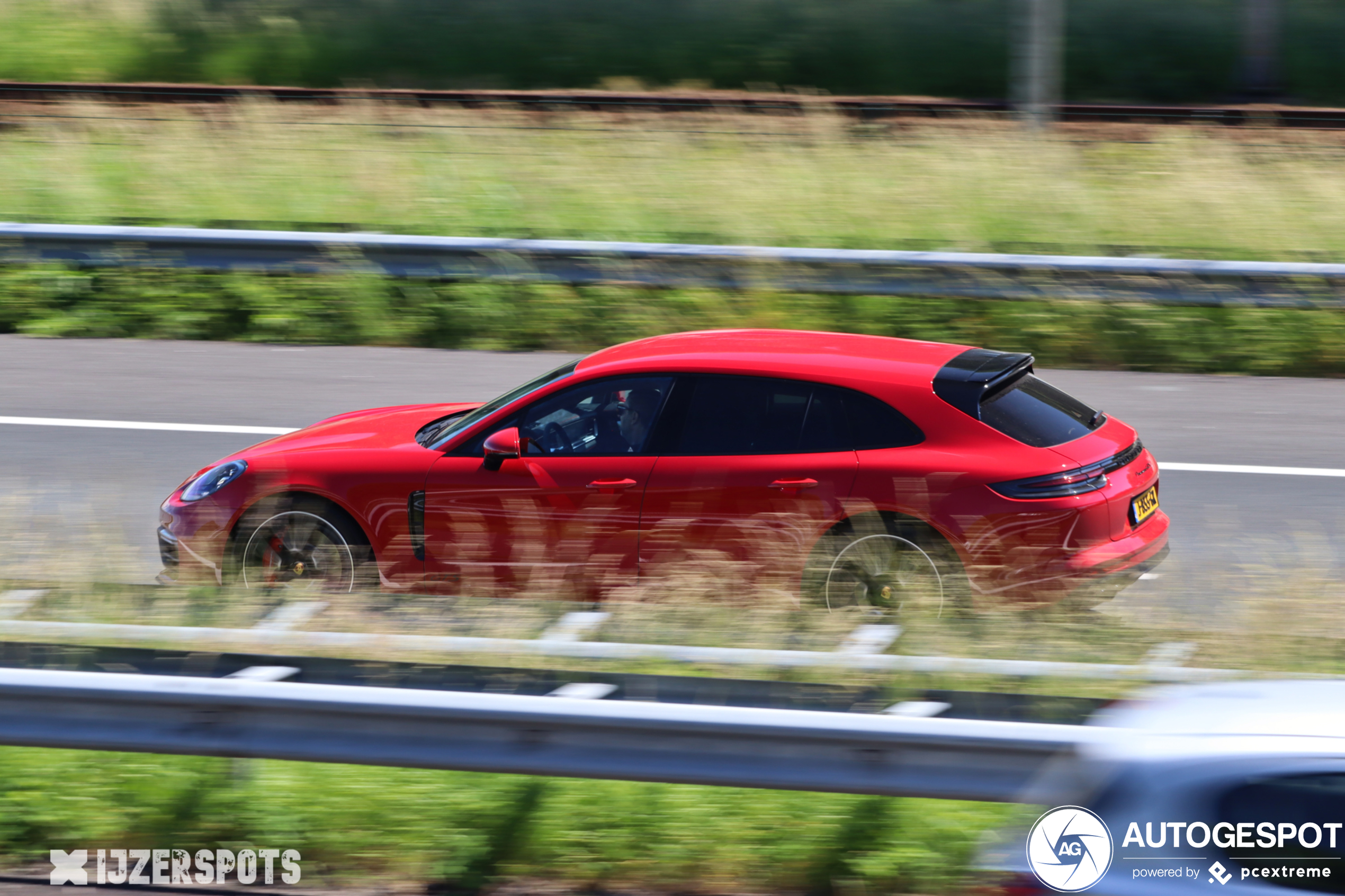 Porsche 971 Panamera GTS Sport Turismo