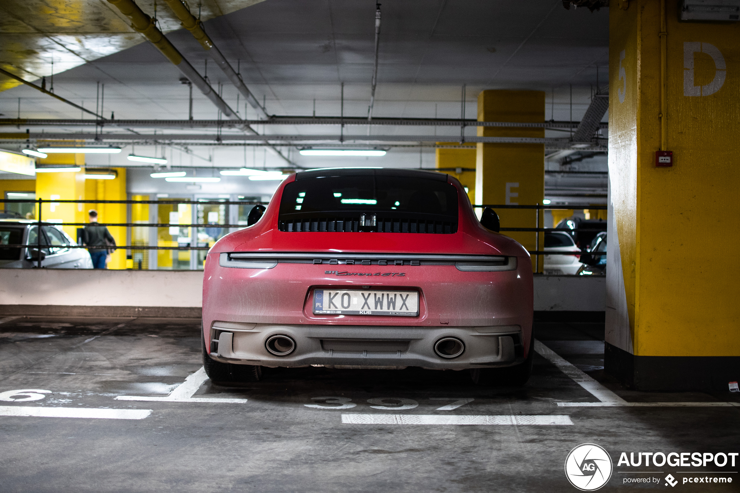 Porsche 992 Carrera 4 GTS