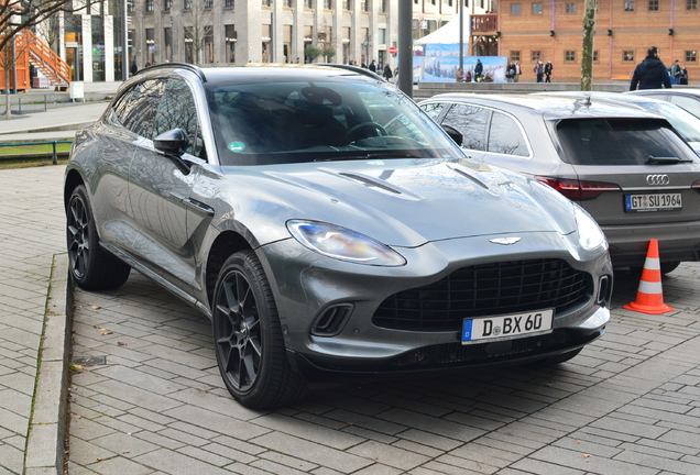 Aston Martin DBX