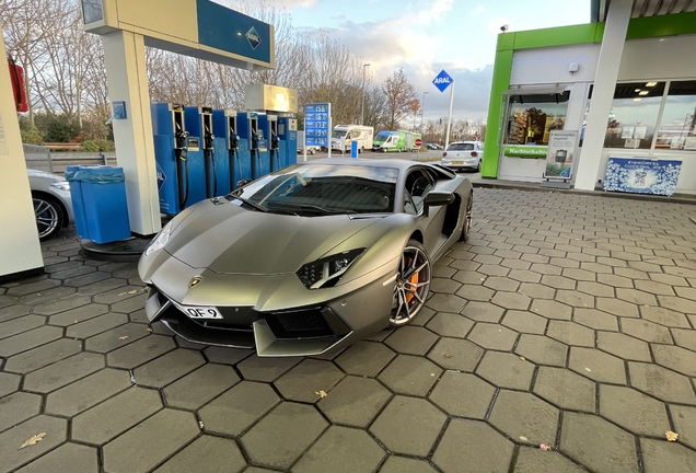 Lamborghini Aventador LP700-4