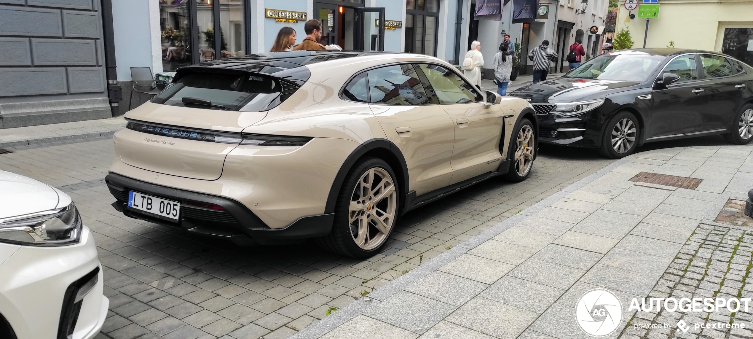 Porsche Taycan Turbo Cross Turismo