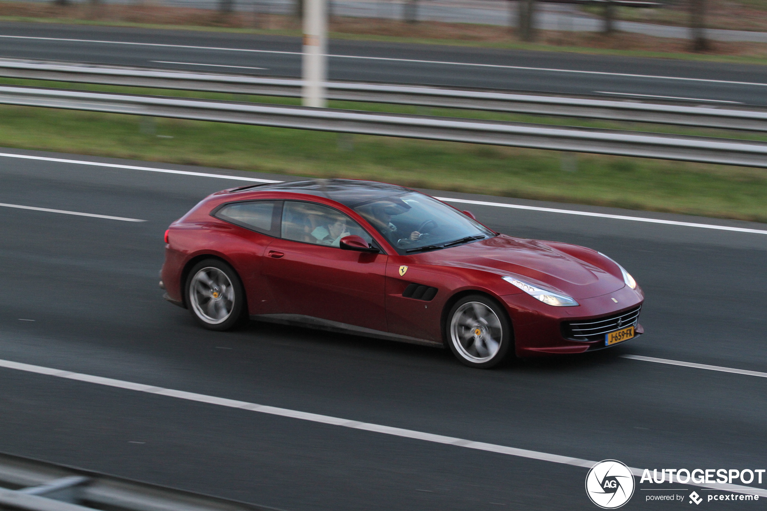 Ferrari GTC4Lusso T